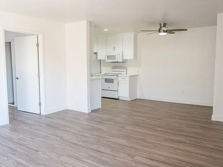 Sycamore Hills Village Apartments — Photo 15
