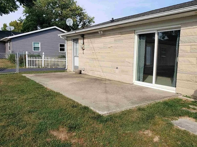820 S Curry Pike — Photo 4