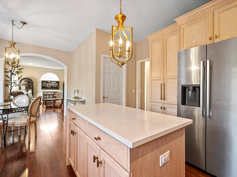 142 N Dixon Dr — Photo 16