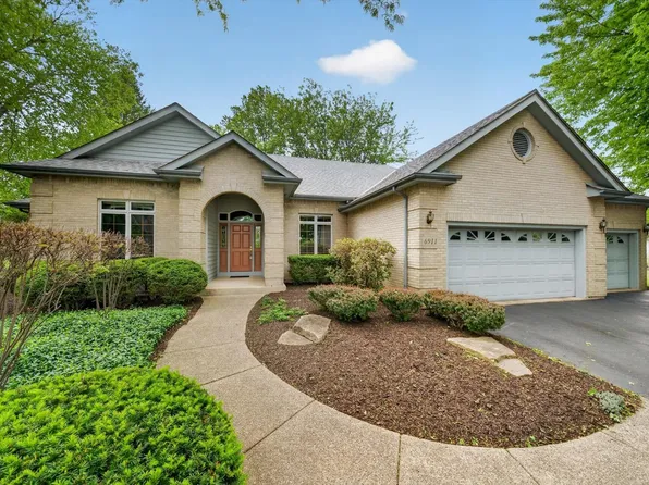 6911 Prairie Dr, Spring Grove, IL 60081