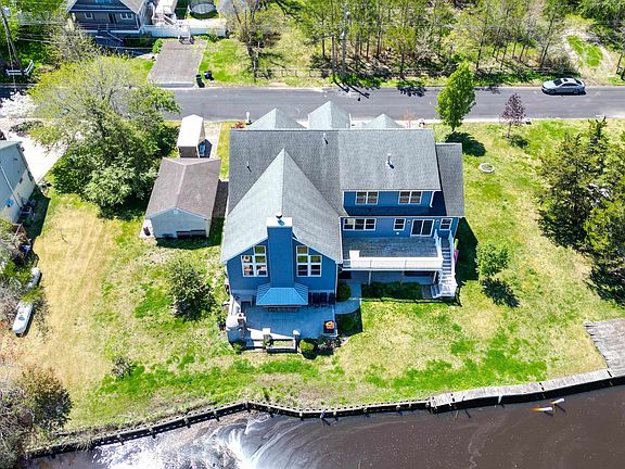5th image of 205 Harbor Dr
