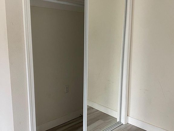 3rd image of 11138 Vanowen St