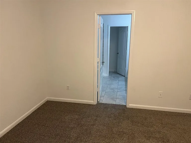 2524 Bryan Park Ln — Photo 4