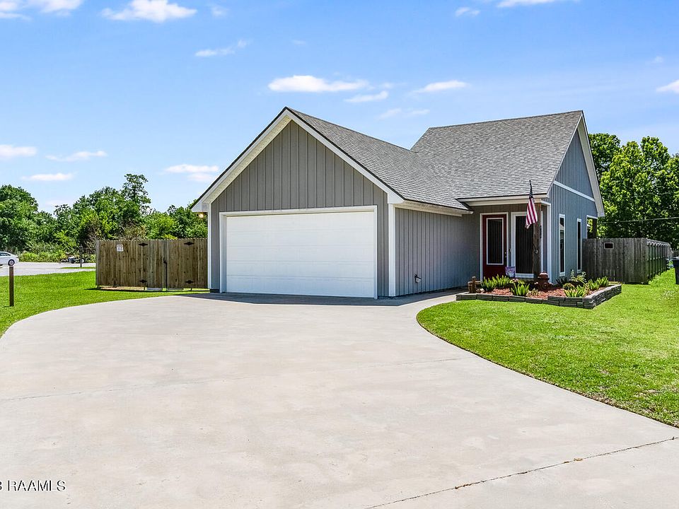 1st image of 122 Grays Landing Ln