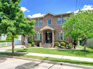 690 2nd St, Secaucus, NJ 07094