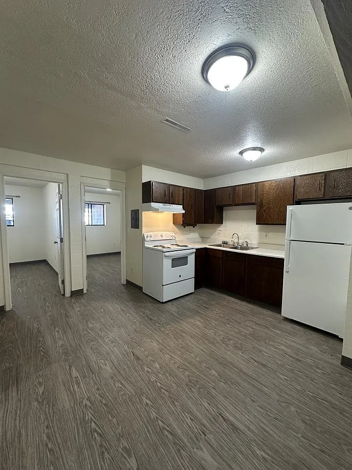 2 bed, 1.0 bath, $975 — Photo 4