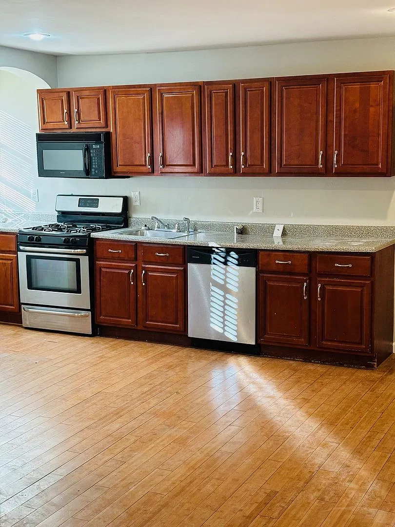 207 E Preston St — Photo 1
