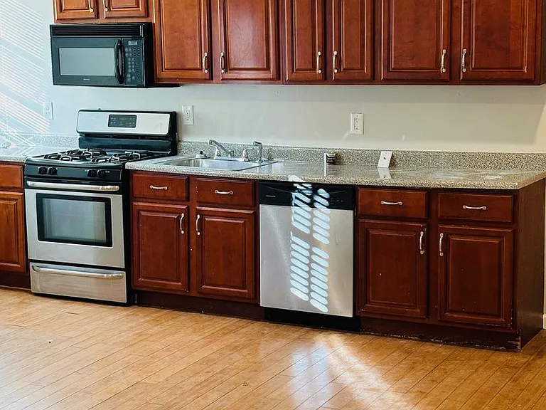 207 E Preston St — Photo 1