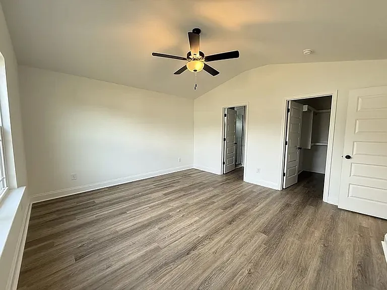 2092 Melanie Dr — Photo 4