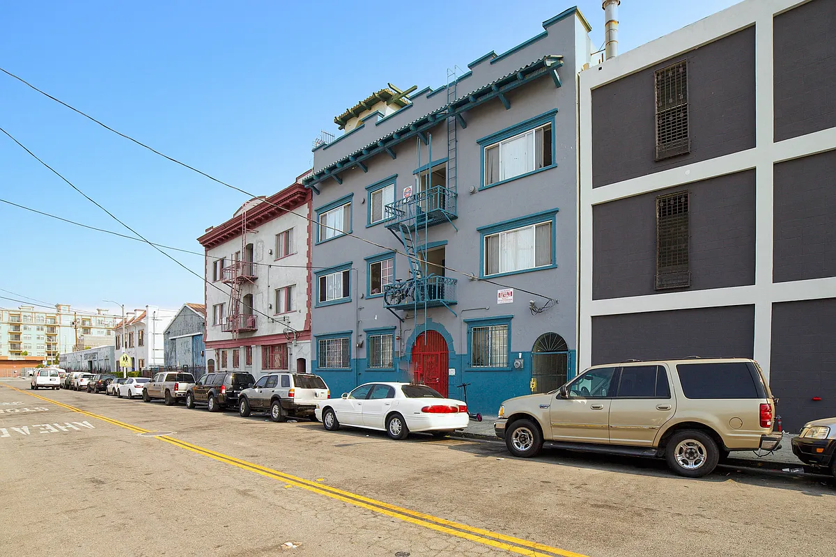 Building Photo - 225 W 25th St