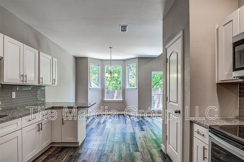 1st image of 3266 Wexford Dr