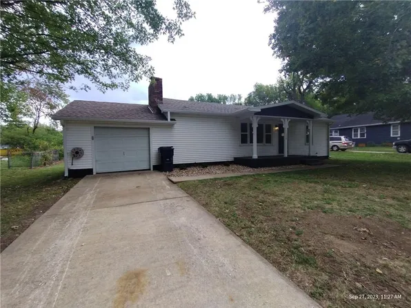 1208 N Adams St, Nevada, MO 64772