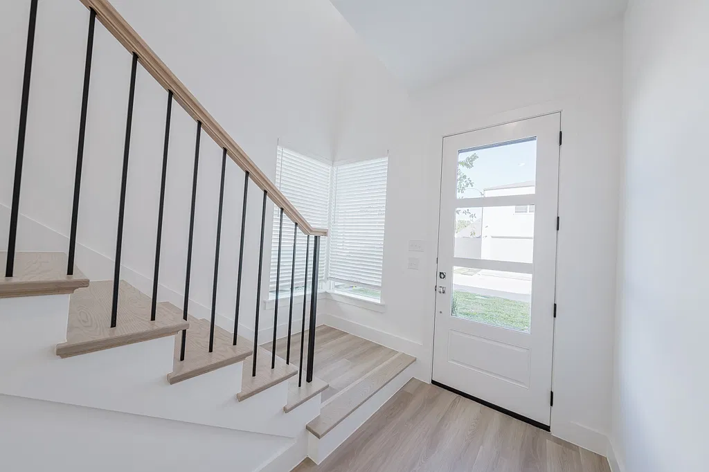3 bed, 2.5 bath, 2337 sqft, $3,500 — Photo 2
