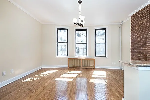 Rented by Perry Associates NYC Inc | media 4