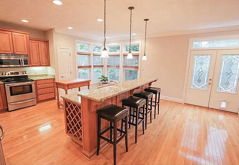 1325 Buckingham Ave — Photo 9