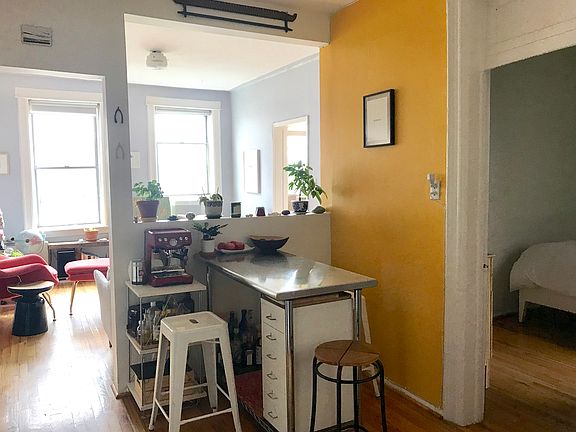 3rd image of 370 Bedford Ave #19