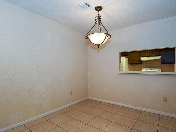 3rd image of 1507 Barcelona Way Dr