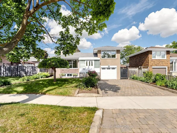 25 Carsbrooke Rd, Toronto, ON M9C 3C2