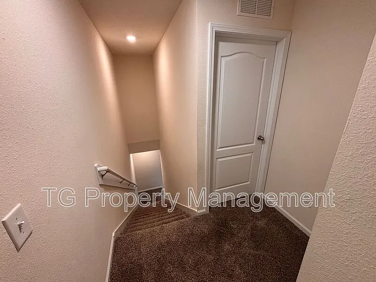 336 Aralia Ln — Photo 4