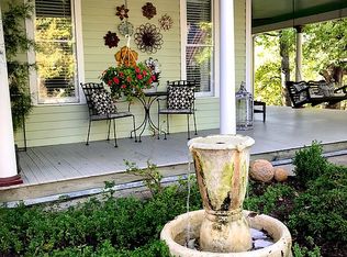 2 Hively St, Eureka Springs, AR 72632