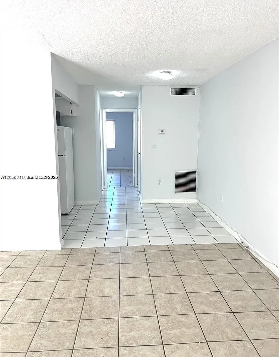 New World Condo Apts Iv — Photo 3