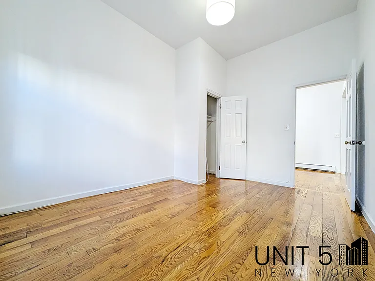 901 Willoughby Ave #1R — Photo 4