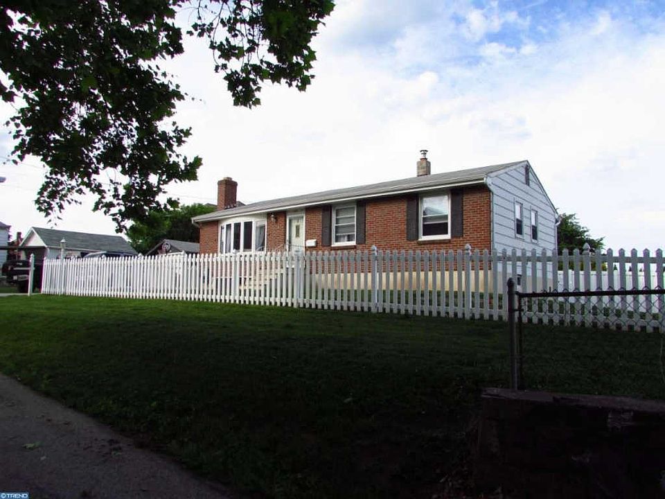 2nd image of 230 Holstein St
