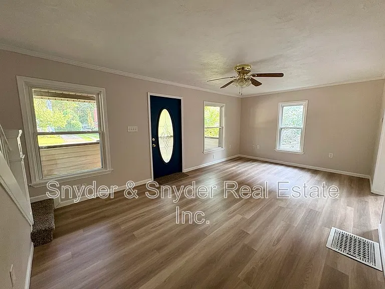 605 Sackett Ave — Photo 5