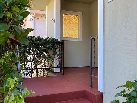4th image of 1015 Cabrillo Ave
