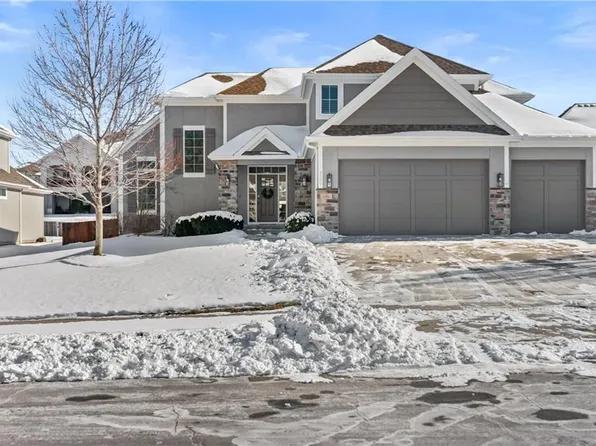 4509 NE Parks Summit Ter, Lees Summit, MO 64064