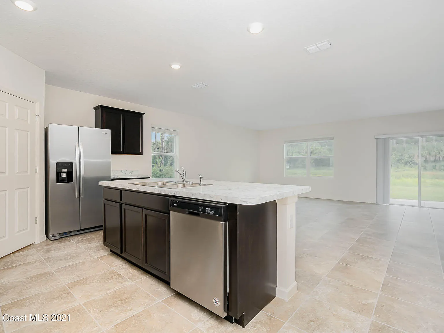 4 bed, 2.0 bath, 1908 sqft, $2,200 — Photo 4