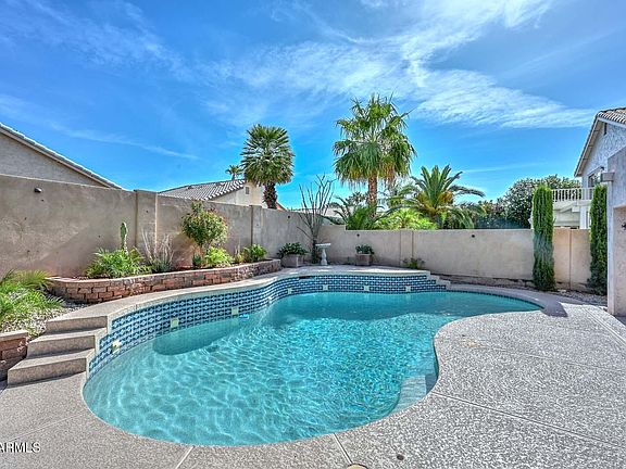 3rd image of 6624 W LOUISE Drive
