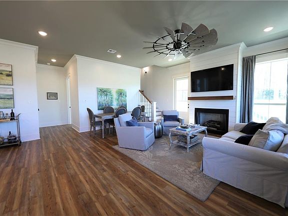 4th image of 360 Lady Carolyn Cir