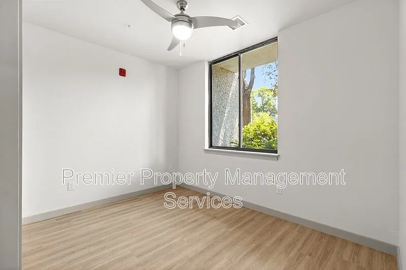 1 bed, 1.0 bath, 711 sqft, $1,175 — Photo 3