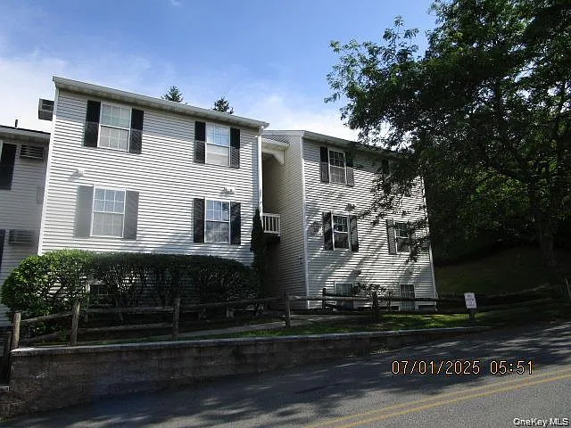 28 Lexington Hl #6 — Photo 1