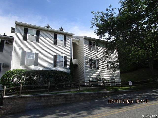 1st image of 28 Lexington Hl Unit 6