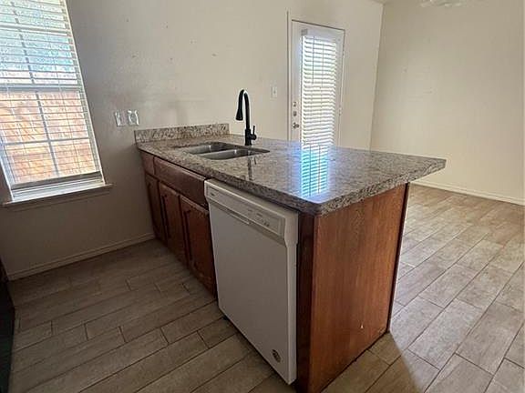 3rd image of 2209 Umbel St APT D