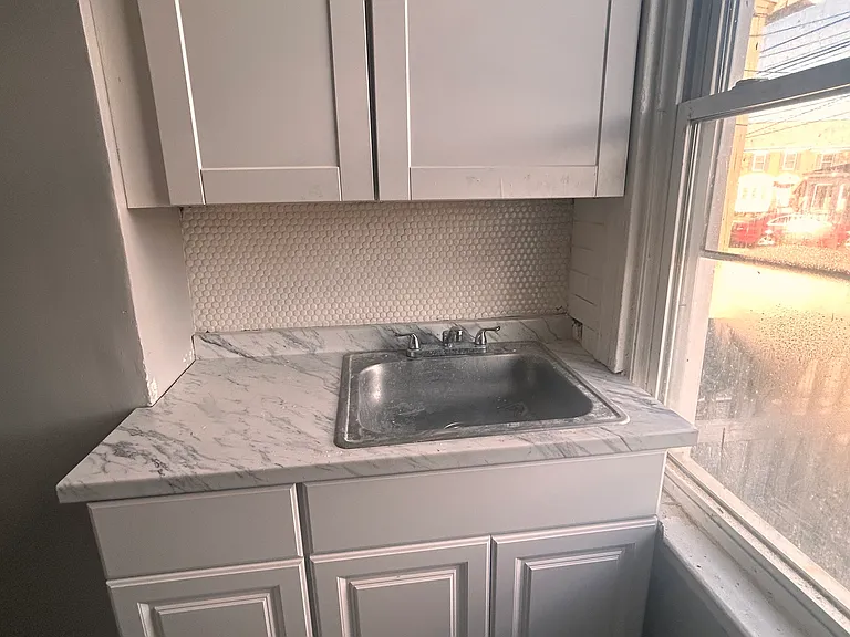 519 Sanford Pl — Photo 5