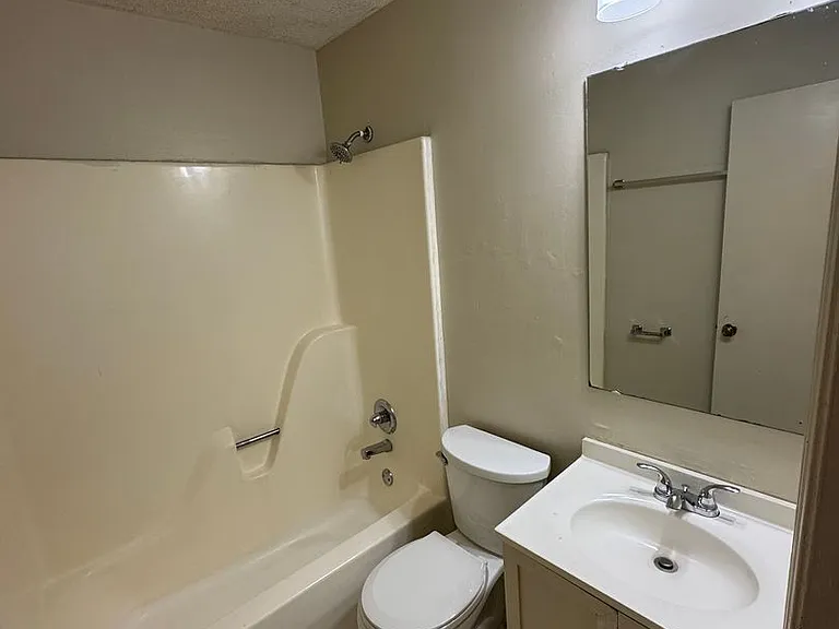 410 Madison Ave NW — Photo 8