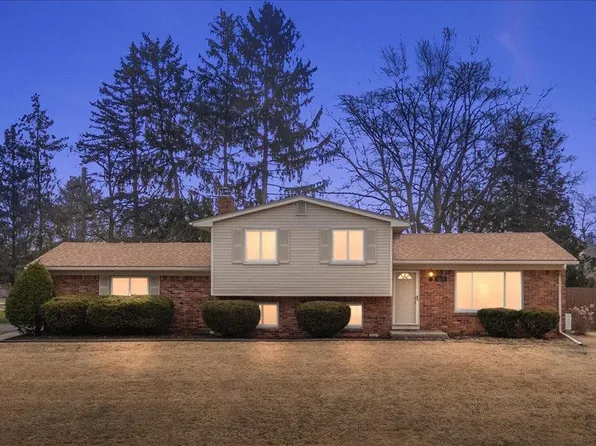 3608 Lake Oakland Shores Dr, Waterford, MI 48329