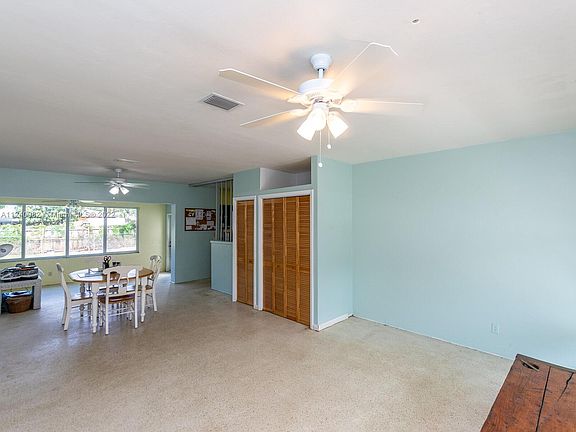 5th image of 521 E Melrose Cir