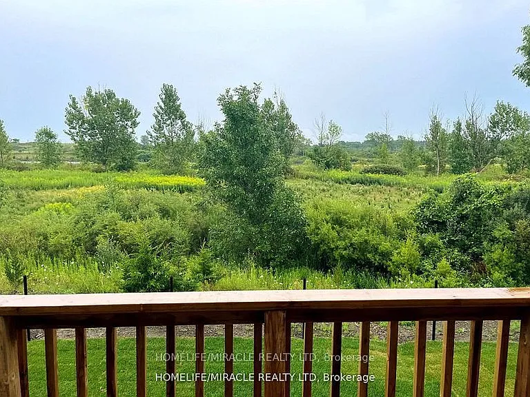 66 Aviron Cres — Photo 12
