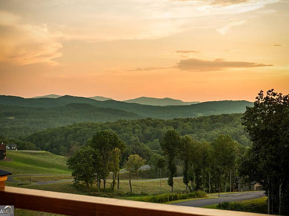 4th image of 261 Big Valley Dr