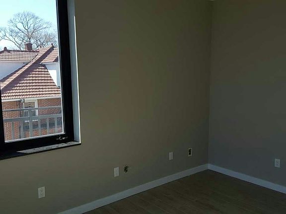 3rd image of 3438 Bell Blvd #4