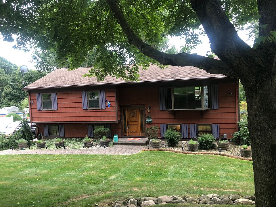 1st image of 384 Kings Hwy