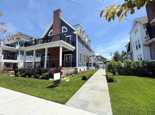 15 S Cornwall Ave, Ventnor, NJ 08406