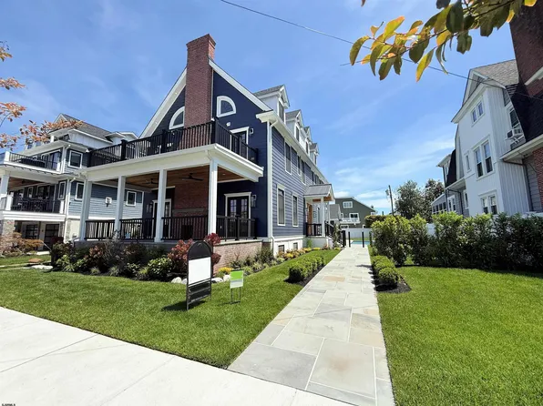 15 S Cornwall Ave, Ventnor, NJ 08406