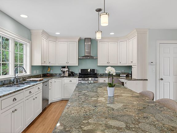 3rd image of 6 Leighton Farm Road