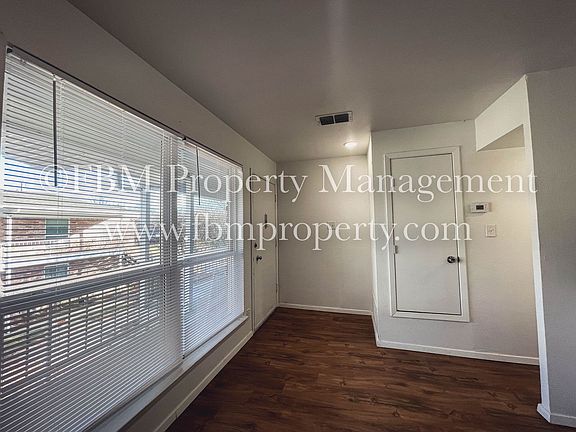 5th image of 518 N Rogers St #213
