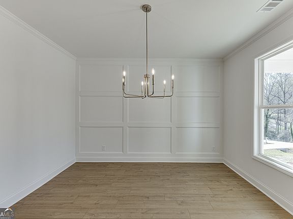 5th image of 997 Lakeview